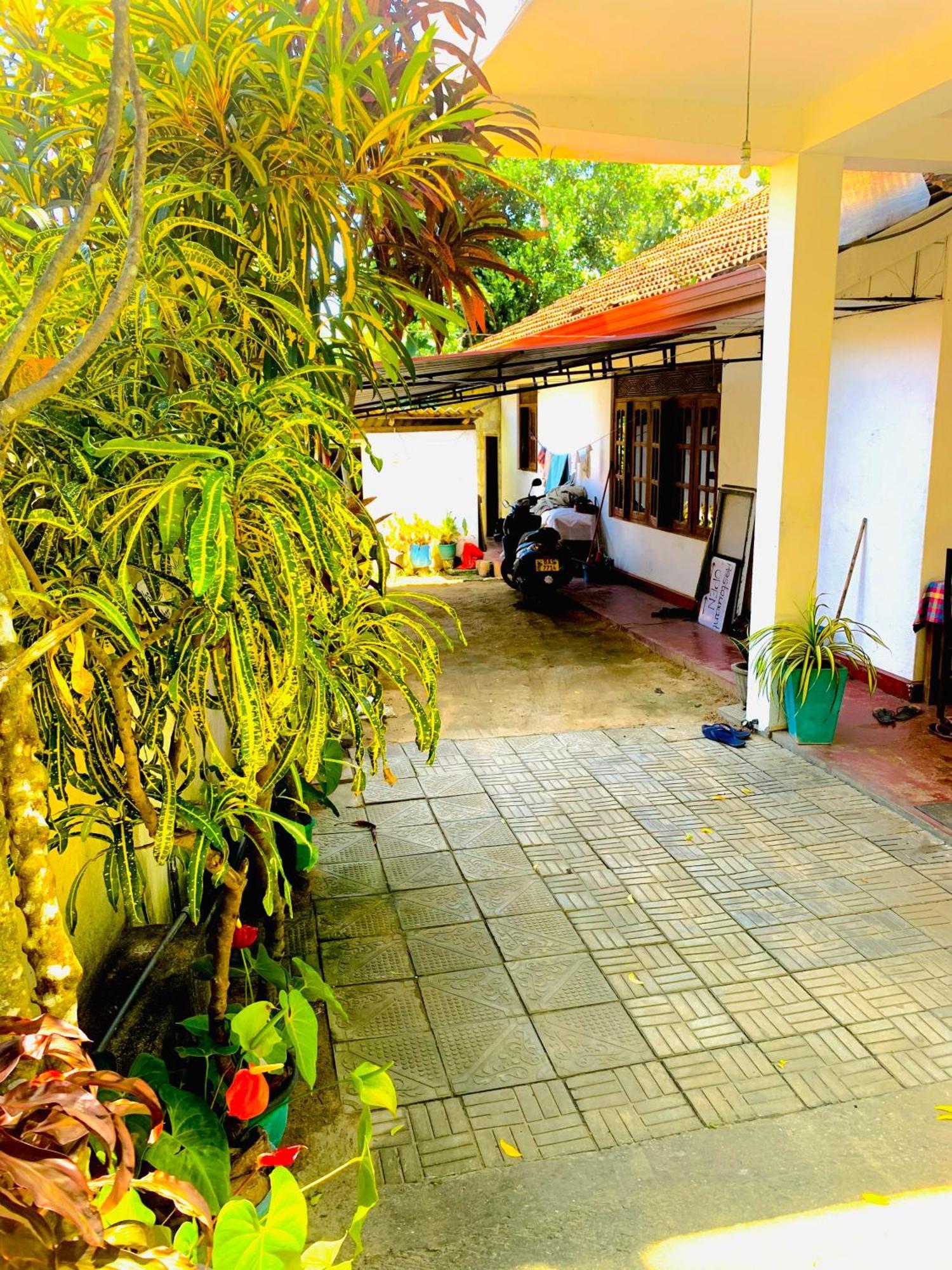 Deshan Homestay & Restaurant Tangalle Exteriör bild